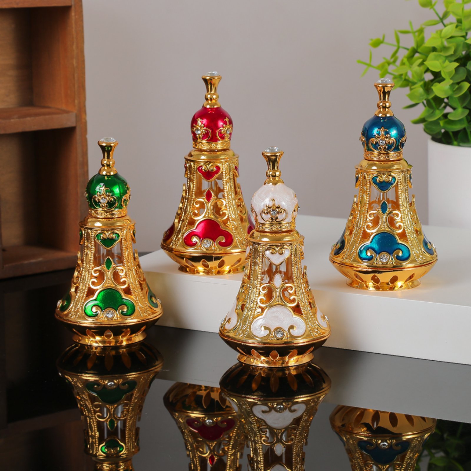 Ornate Perfume Bottle Faceted  - Home Decor Glass recension och pris